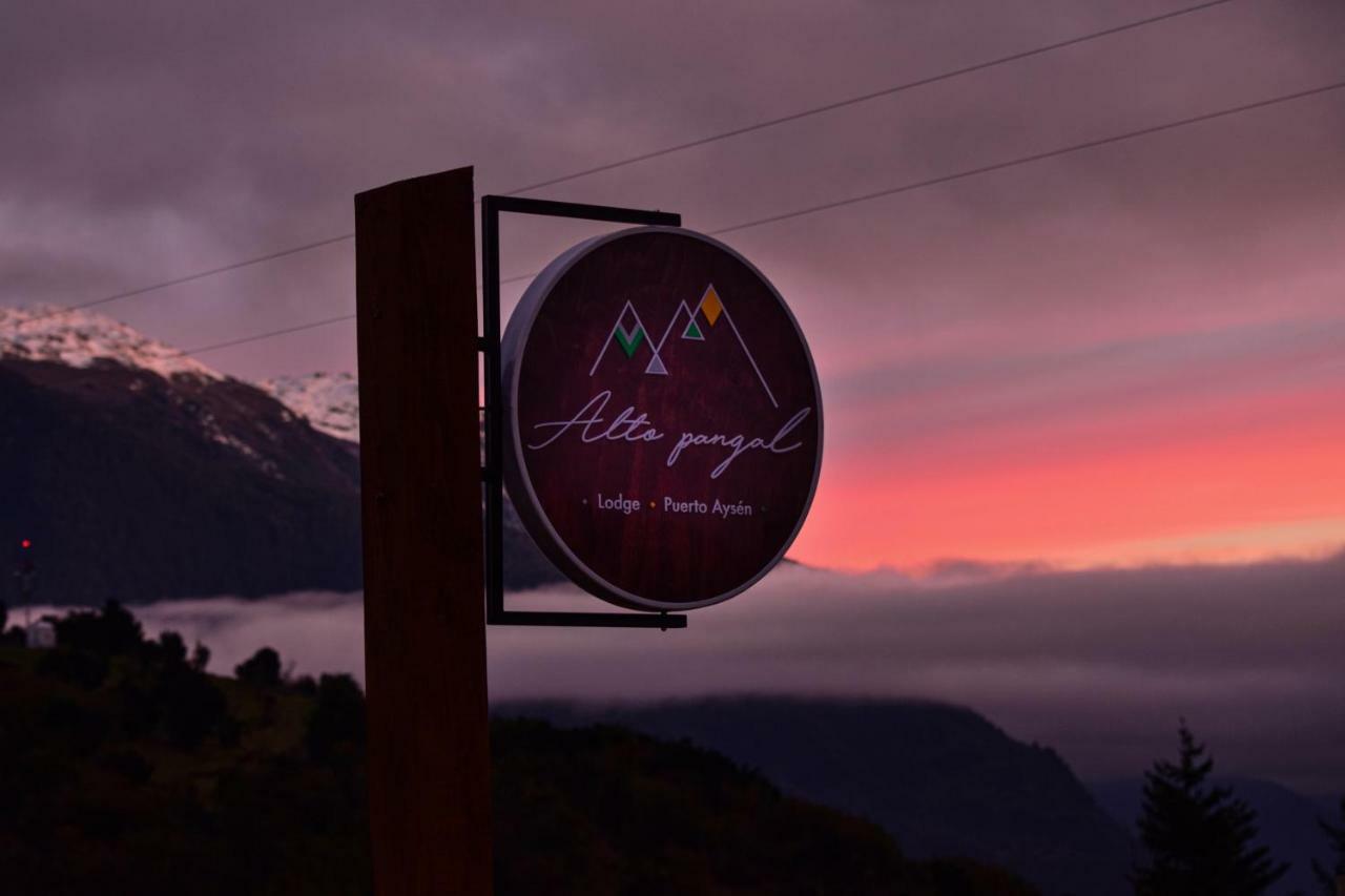 Alto Pangal Lodge プエルト・アイセン エクステリア 写真
